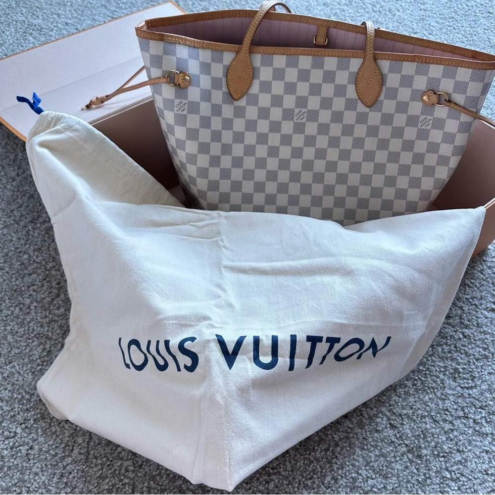 Louis Vuitton Neverfull Rose Ballerine MM White
Damier Azur Canvas - Picture 6 of 13